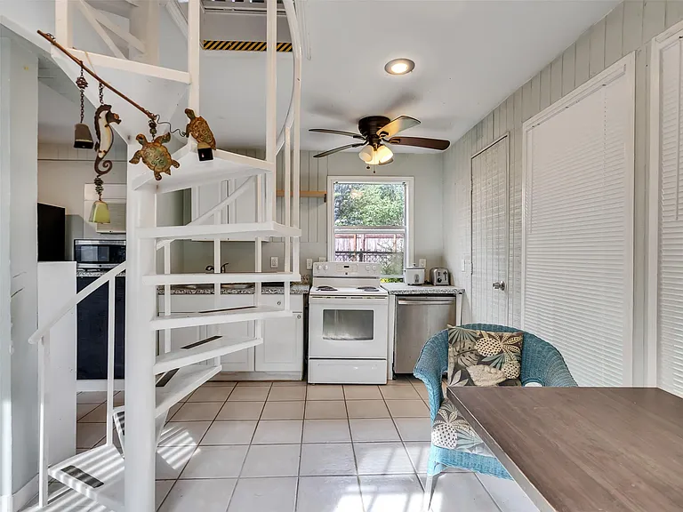 3529 Avenue M — Photo 10