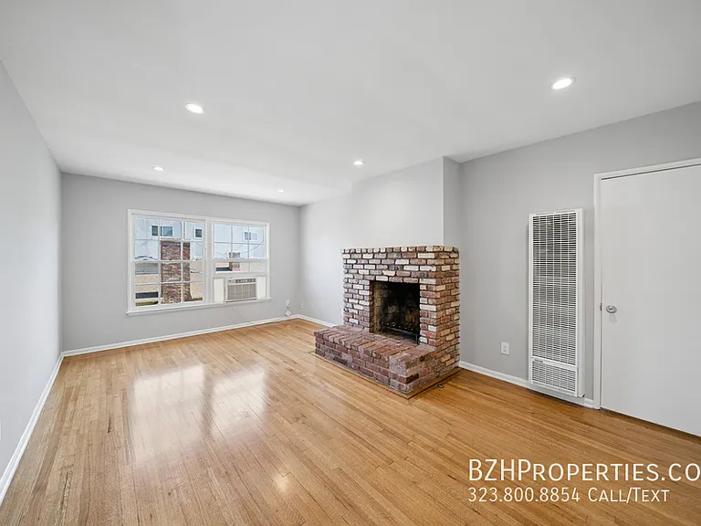 5303 1/2 Vantage Ave — Photo 1