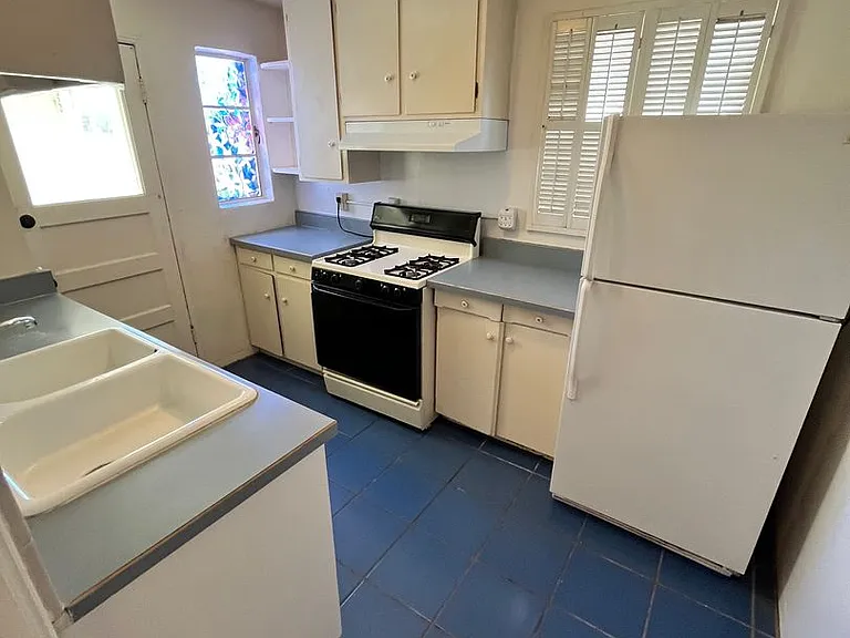 1625 N Camilla Blvd — Photo 5