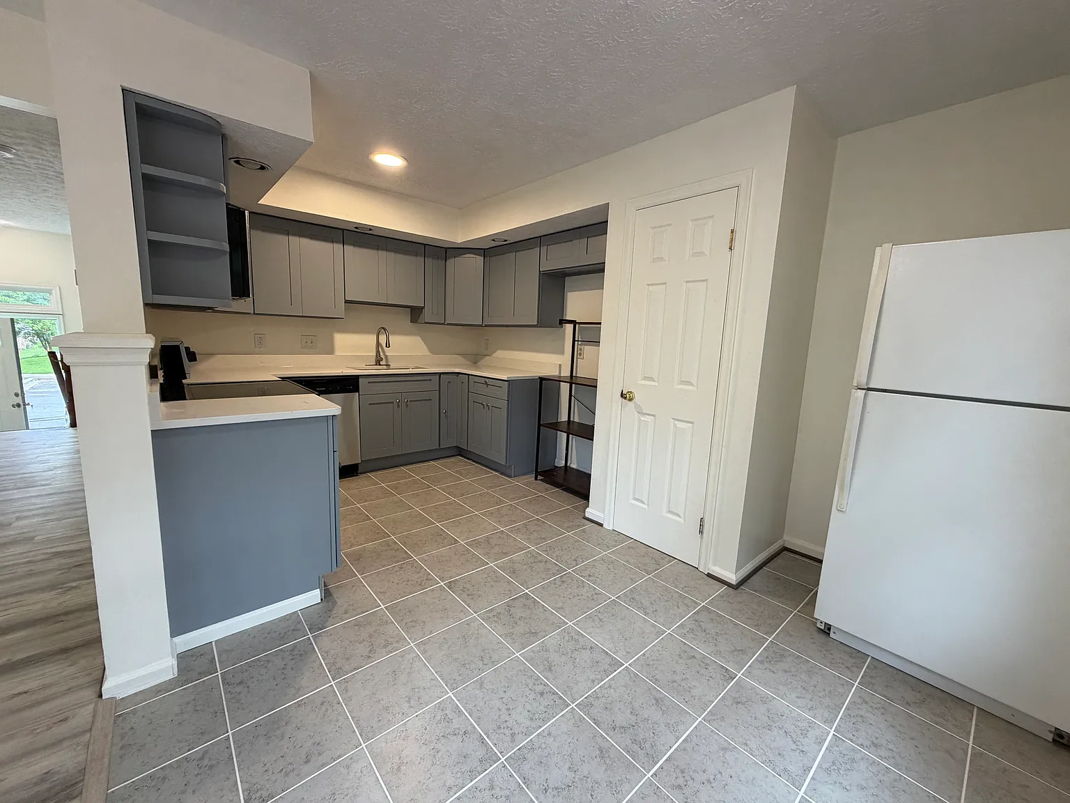 3 bed, 3.5 bath, 1950 sqft, $2,950 — Photo 4