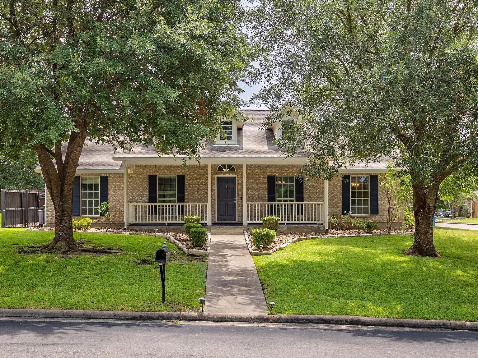 3 bed, 2.0 bath, 1924 sqft, $3,400 — Photo 2