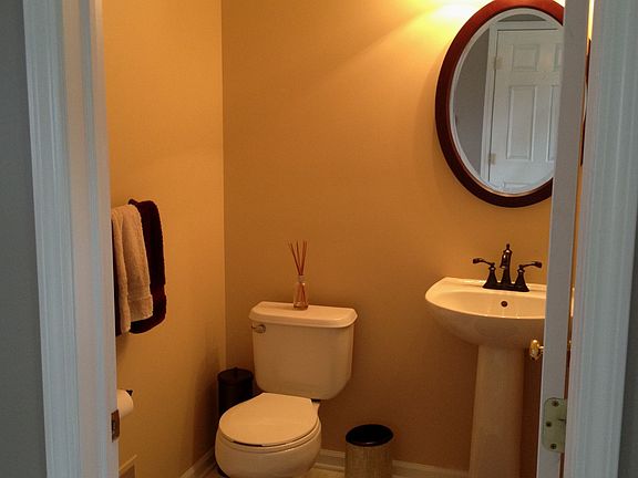 Half bath with crown modling