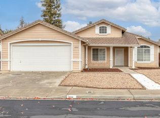 2855 Dennis Ave, Clovis, CA 93611