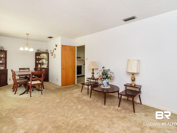 5th image of 105 Windsor Dr