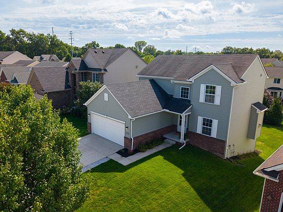 2nd image of 4122 Ash Tree Ln