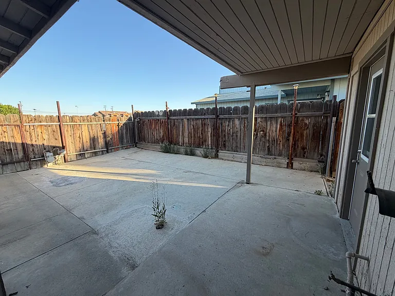 665 S Coalinga St — Photo 24