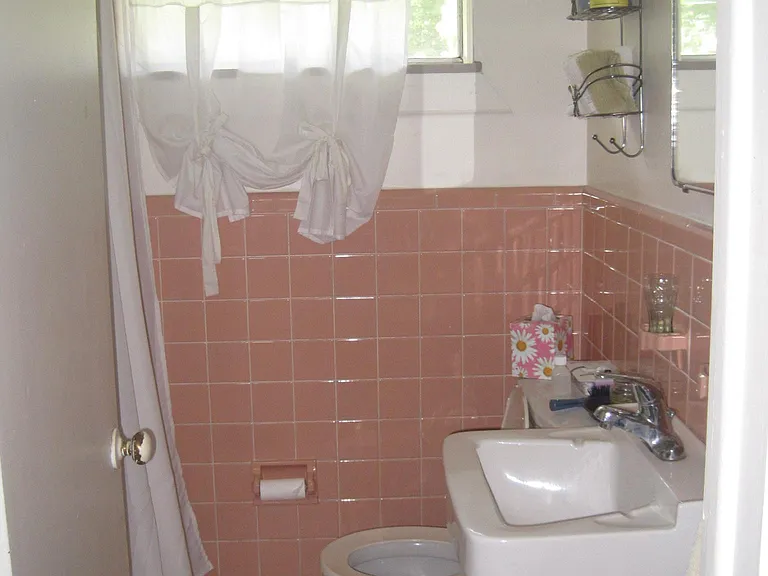 2010 Dexter Ave — Photo 10