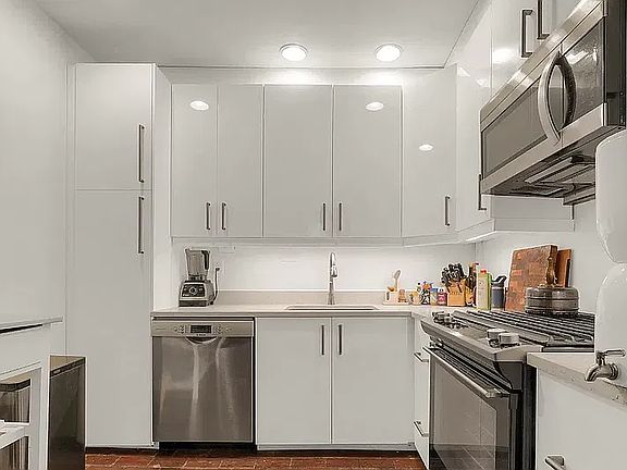 5th image of 262 Mott St APT 212