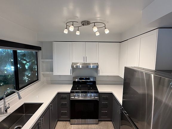 2nd image of 2031 N Beachwood Dr #14