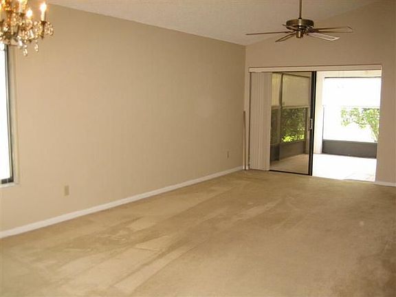 Liv/Din view from front door