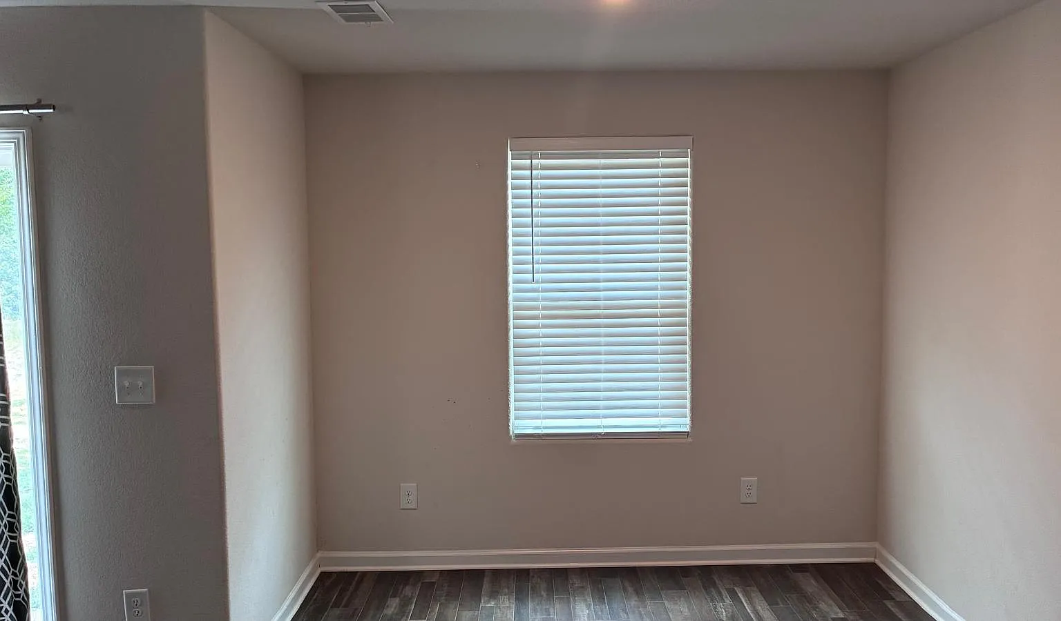4 bed, 2368 sqft, $2,125 — Photo 4