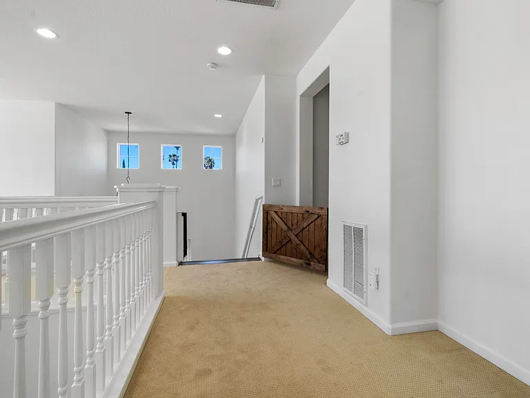 991 Zephyr Ln — Photo 30
