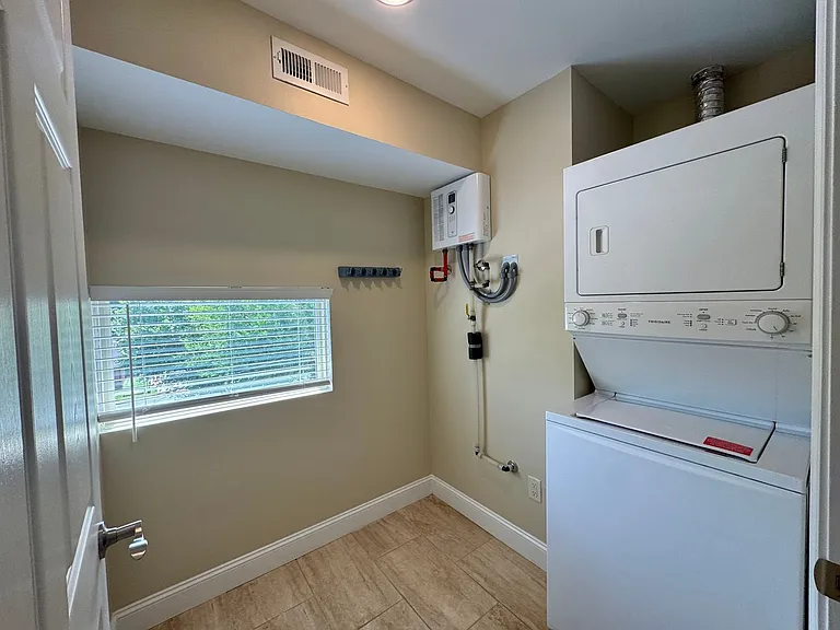 106 S Anderson St #A202 — Photo 8