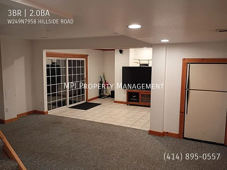 W249N7958 Hillside Rd — Photo 31