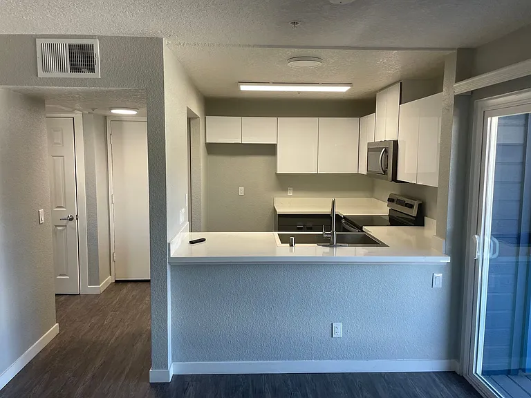 River House Apartments — Photo 55