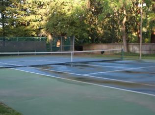 424 Hopkins Rd, Sacramento, CA 95864