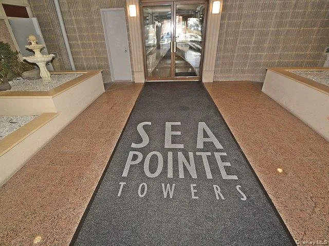 360 Shore Rd #5E — Photo 1