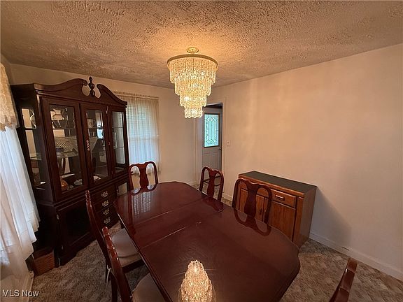 5th image of 209 Gladys Ave