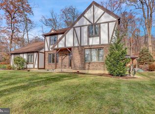 724 N Galen Hall Rd, Wernersville, PA 19565