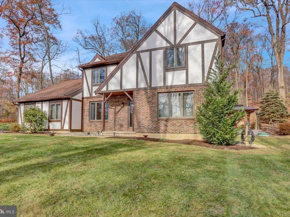 724 N Galen Hall Rd, Wernersville, PA 19565