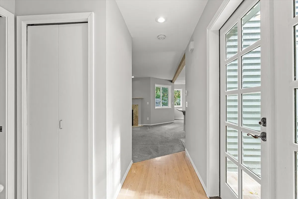 3 bed, 2.5 bath, 1960 sqft, $3,800 — Photo 4