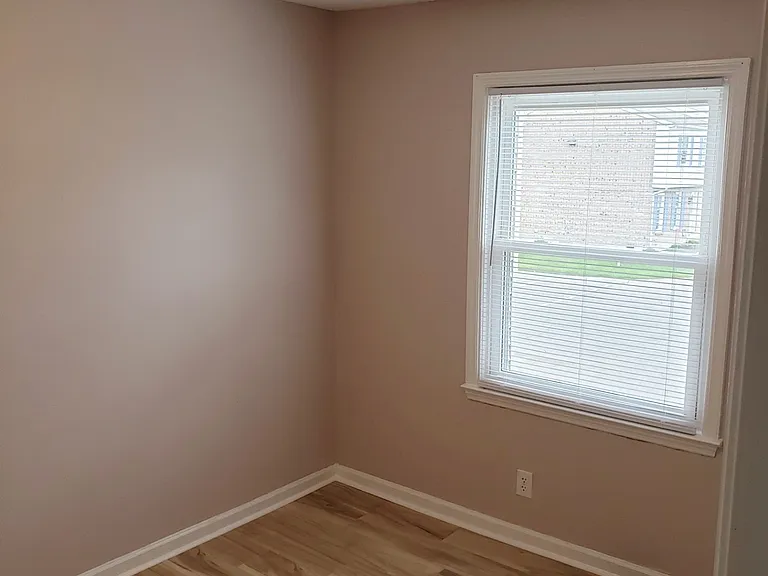 207 Hedgewood Ct — Photo 16