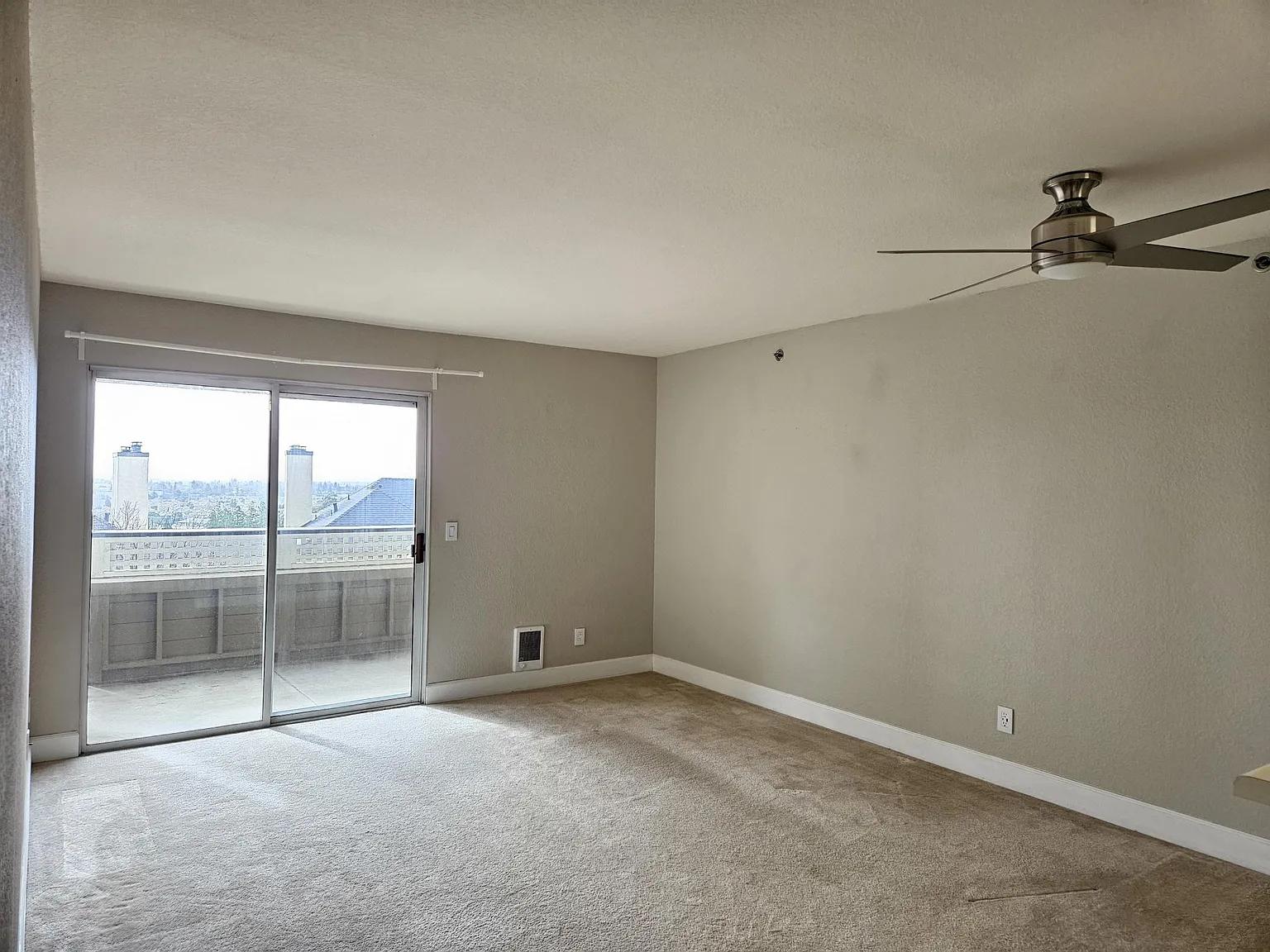 1 bed, 643 sqft, $2,200 — Photo 1