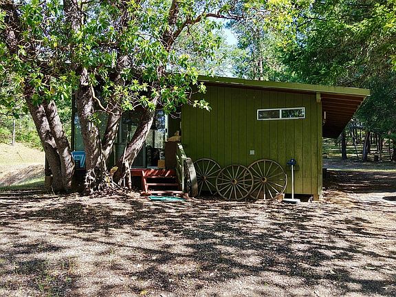 2nd image of Perry Rd