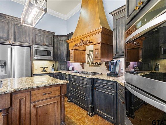 5th image of 249 Heritage Ct