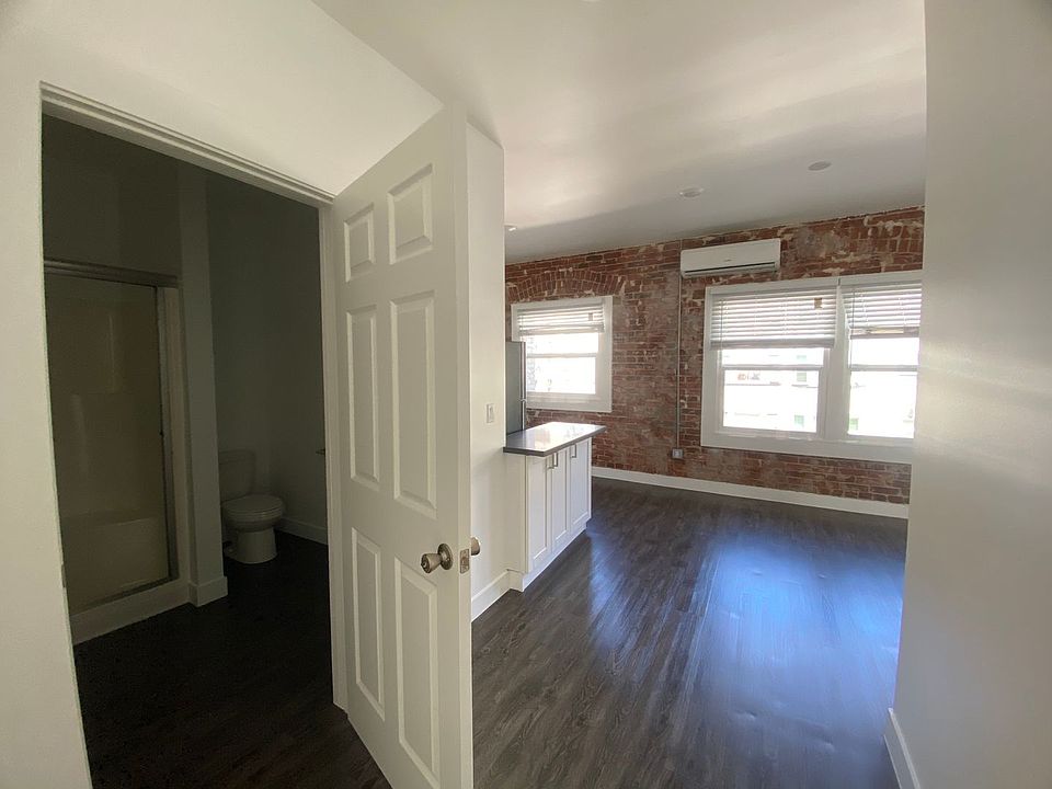 1st image of 1318 W Maryland St #207