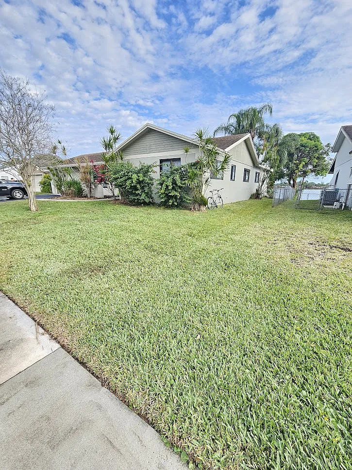 4 bed, 2242 sqft, $4,200 — Photo 2