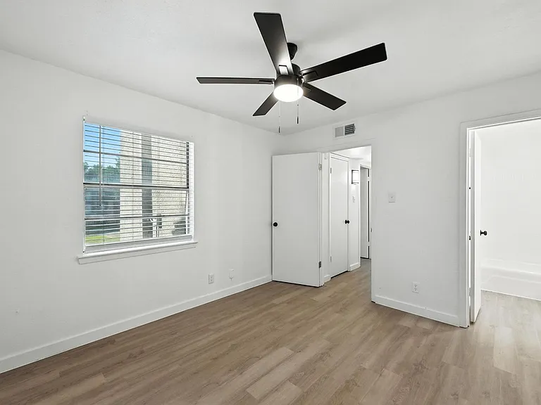 South Crest Apartments: All Bills Paid -Dazzling Dallas Apartments in Quiet Area! — Photo 98