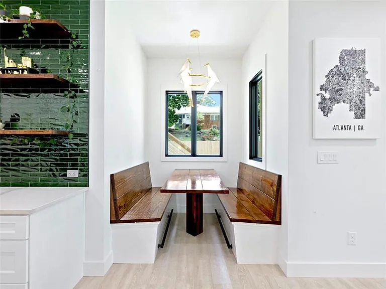 379 Enota Pl SW — Photo 11