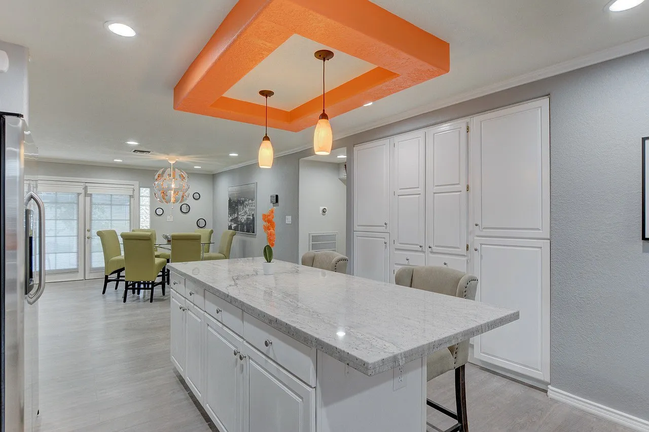 4 Bdrm 2 Bath — Photo 2