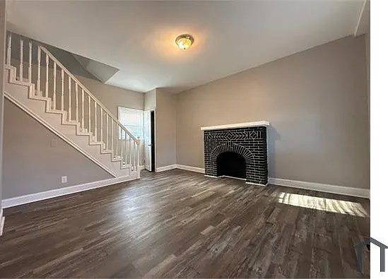 2525 W Cold Spring Ln — Photo 2