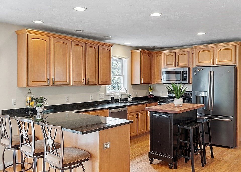 60 Crestwood Dr, Gardner, MA 01440 Zillow