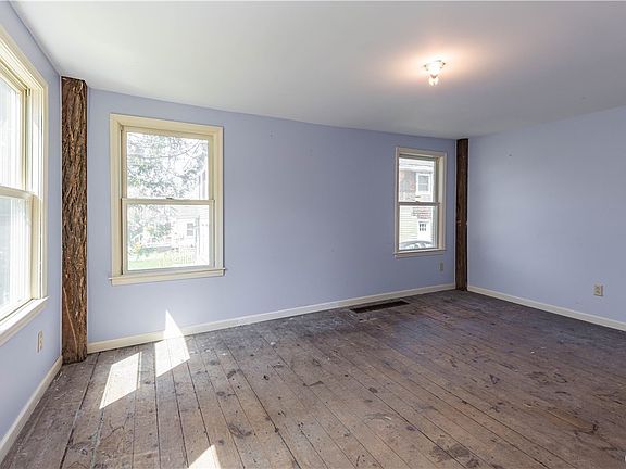 5th image of 27 Burr St