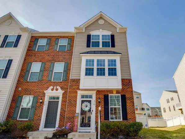 316 Rolling Valley Dr, Fredericksburg, VA 22405