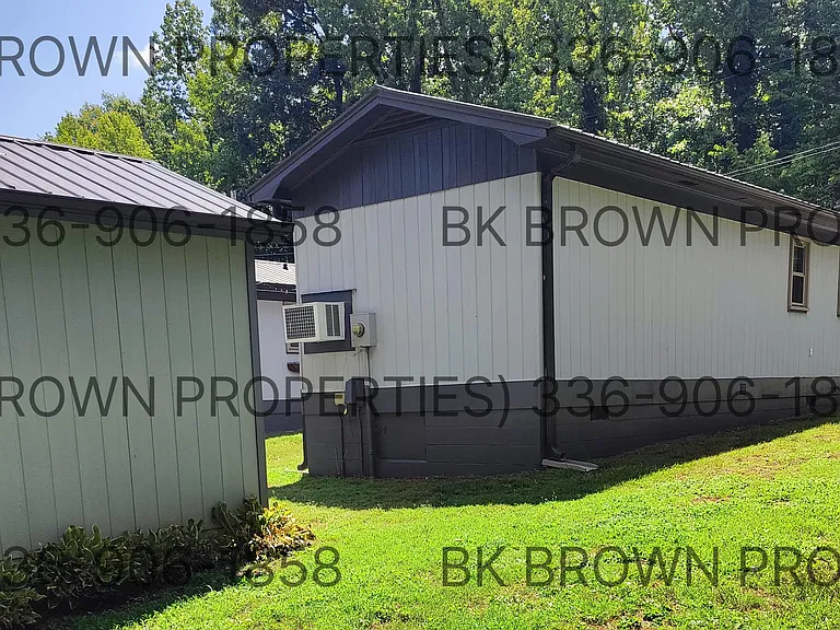 1241 Sunnyside Dr — Photo 14