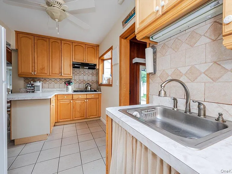 1 Bellmore Ave — Photo 9