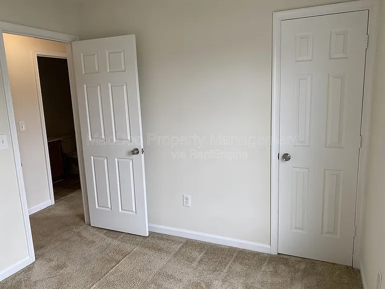 2909 Broyhill Ct — Photo 12