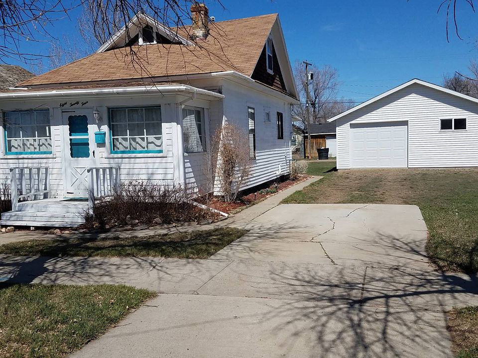 1st image of 824 4th Ave S