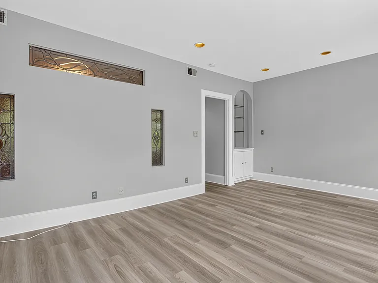 705 8th St SE #400 — Photo 5
