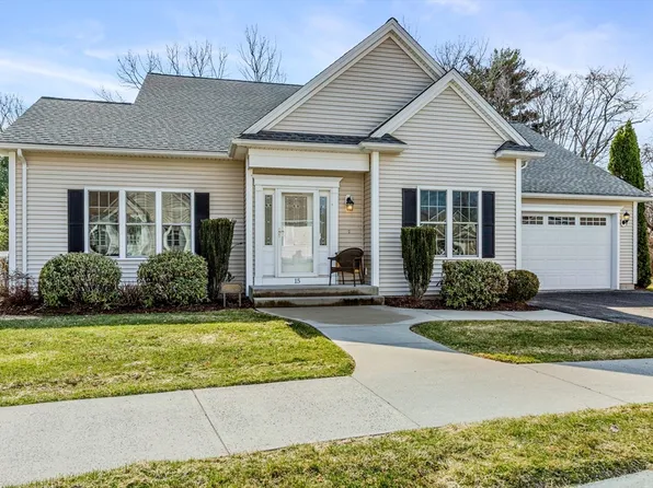 15 Cedar Ridge Dr #1, Wilbraham, MA 01095