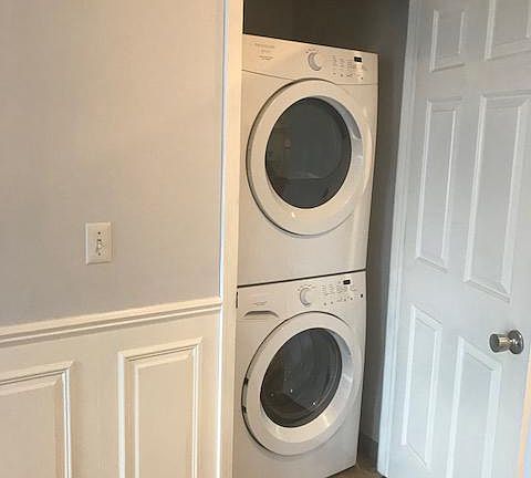 4th image of 141 S Grand Ave APT 4
