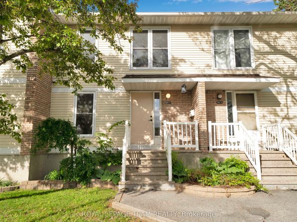 282 Dalehurst Dr #20, Ottawa, ON K2G 4J5