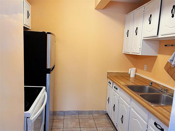 4th image of 1322 California Ave #3