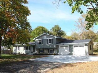 703 S Hidden Valley Rd, Cuyahoga Falls, OH 44223