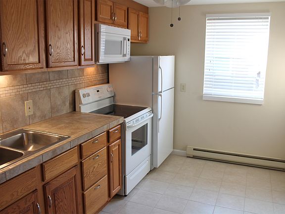 2nd image of 253 1/2 E Erie Ave #5