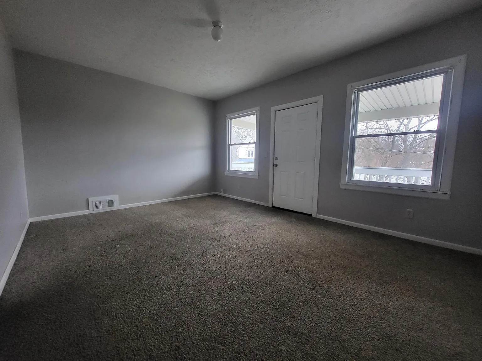 1174 Princeton St — Photo 3